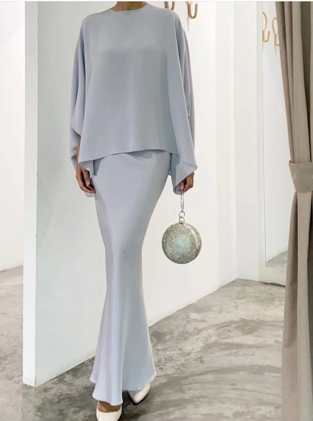 Asya - Sukienka z Ameryki z Perłowymi Ozdobami