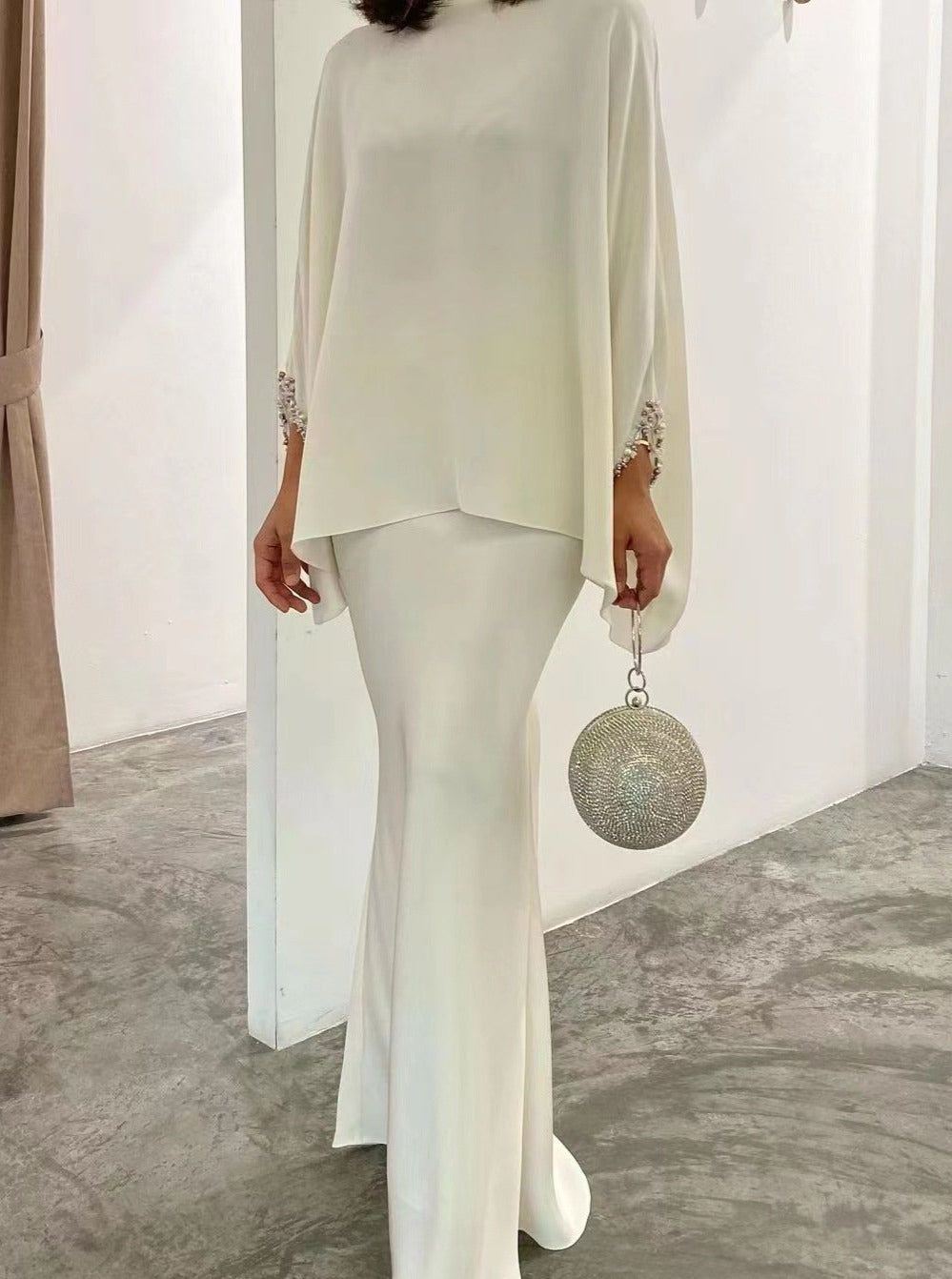 Asya - Sukienka z Ameryki z Perłowymi Ozdobami