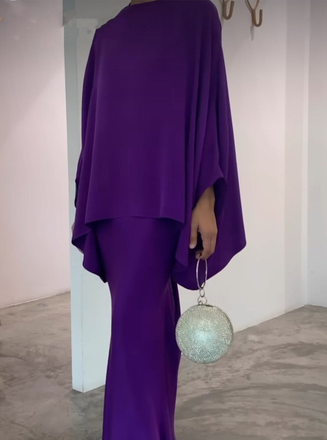 Asya - Sukienka z Ameryki z Perłowymi Ozdobami